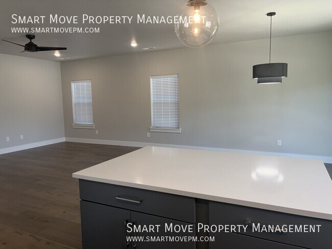 Foto del edificio - 7161 W Riverwood St