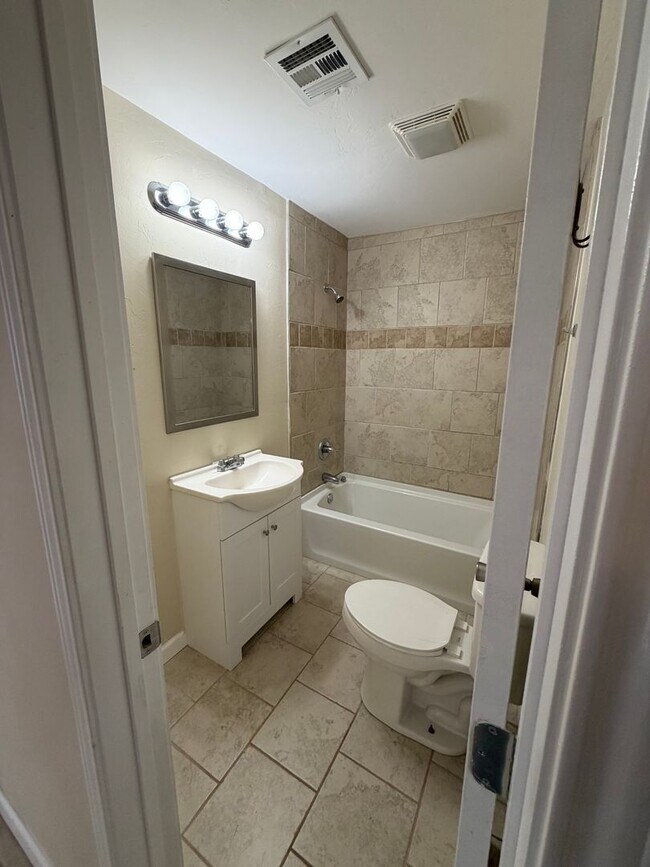 Foto del edificio - 1416 N Oklahoma Ave