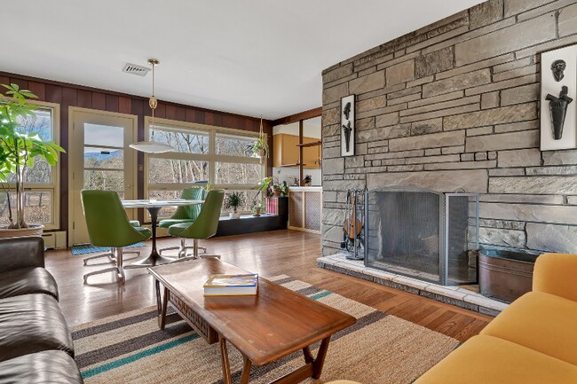 Building Photo - 324 Fish Creek Rd