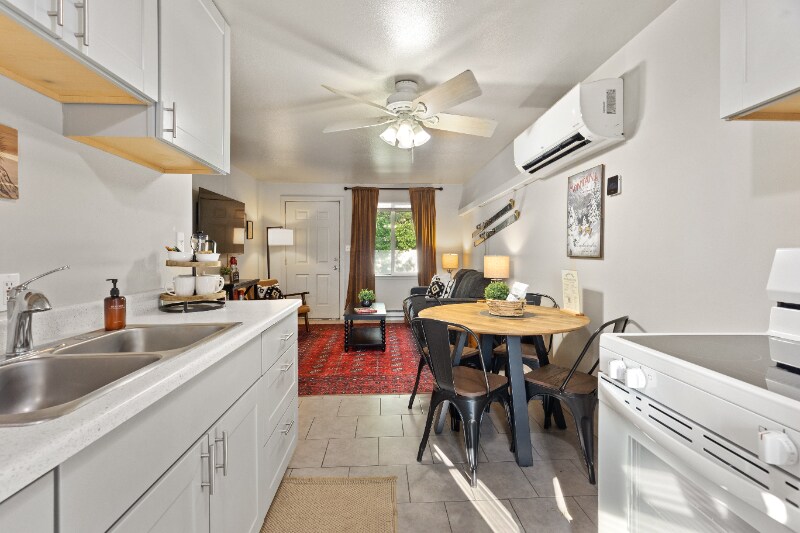 Foto principal - 661 8th Ave E N