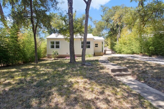 Building Photo - 3210 Larry Ln