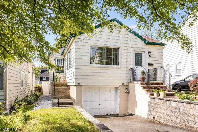 Primary Photo - 33 Linden Ave