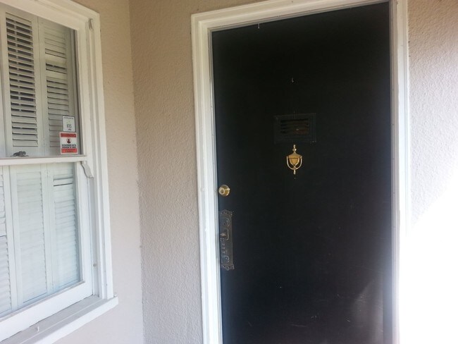 Foto del edificio - 2705 N Harrison Ave