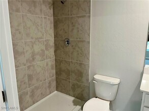 Building Photo - 3020 N Lakewood Rd