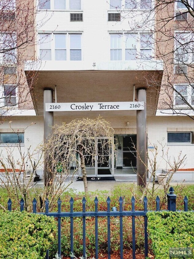 2160 Center Ave Unit 2E