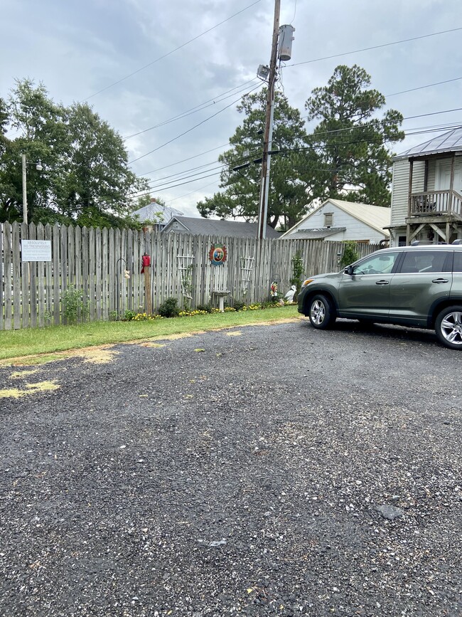 Private Parking - 1019 N Broad St