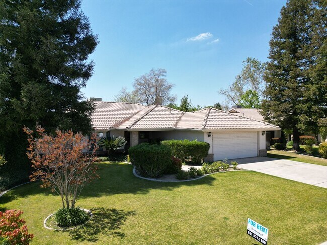 Foto del edificio - Charming 3-Bedroom Home in North Campus Park