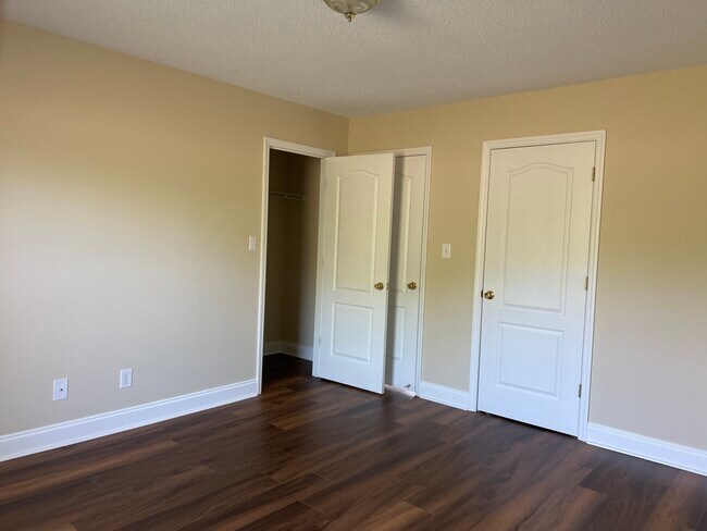 Dormitorio - 25585 Nick Davis Rd