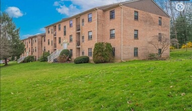 Building Photo - 3005 Valley Dr