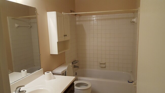 baño - 6441 Gillespie Rd