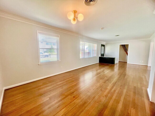 Foto del edificio - 6417 Lindyann Ln