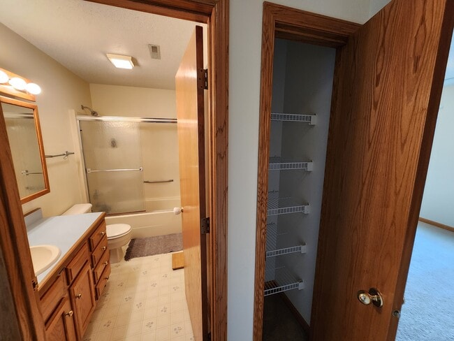 Building Photo - 7620 Normandy Dr NE