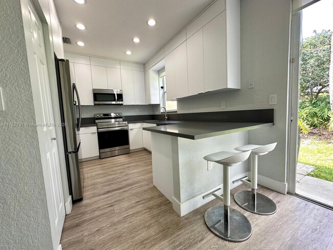 Foto del edificio - 895 NW 170th Terrace