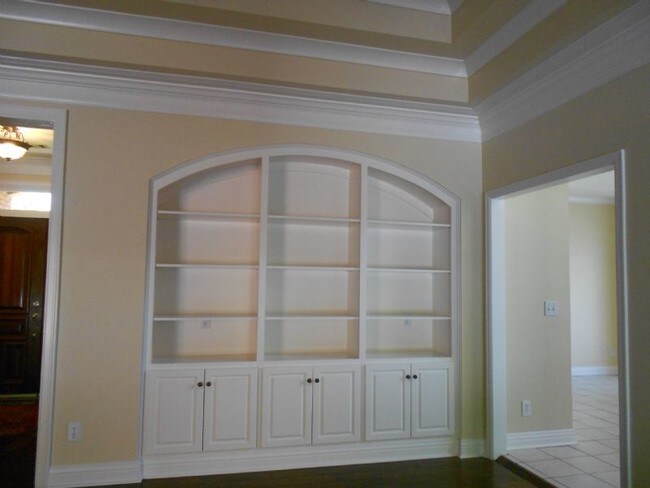 Building Photo - 7601 Halcyon Forest Trl