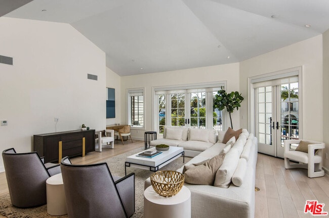 Foto del edificio - 15225 Palisades Village Ln