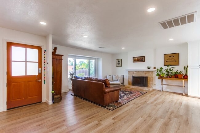 Building Photo - 351 Village Run E