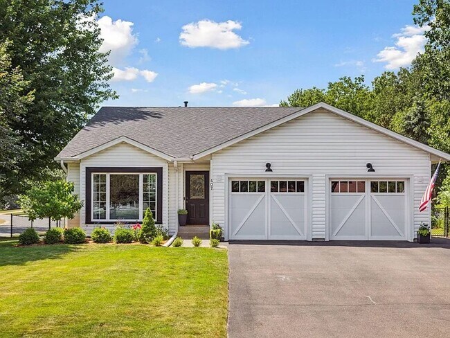 Building Photo - Gorgeous 4 Bedroom in Desirable Mahtomedi ...
