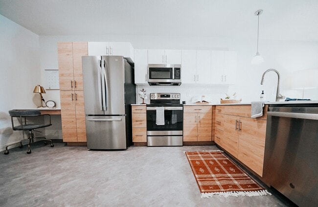 Building Photo - Regius Square Apartments