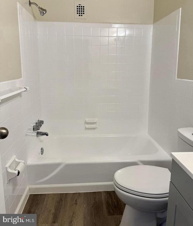 Building Photo - 3450 Toledo Terrace