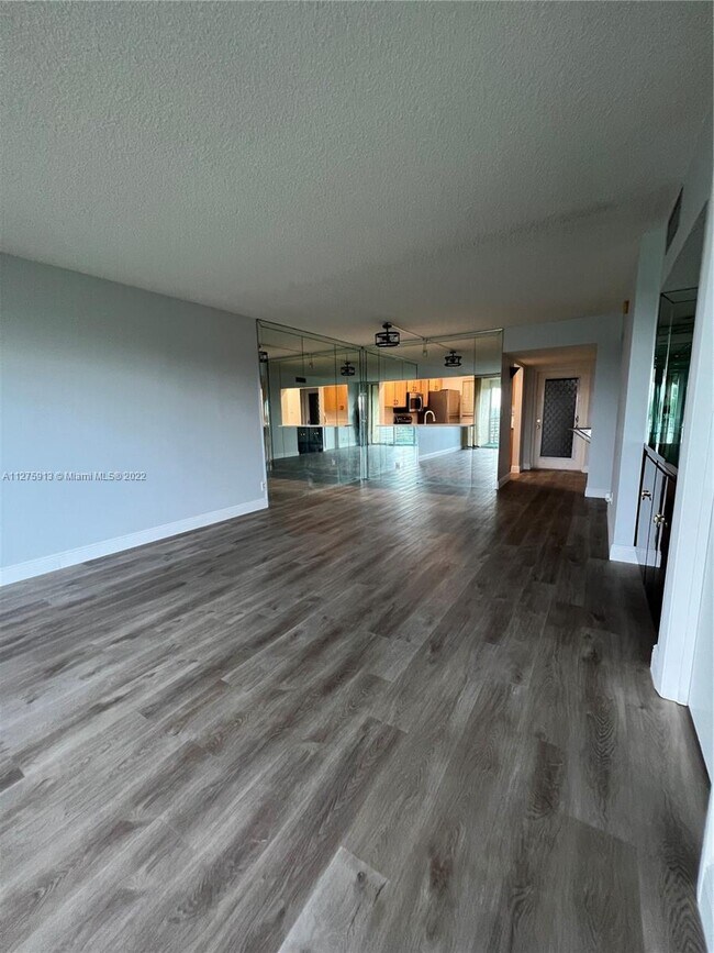 9520 Seagrape Dr Unit 403, Davie, FL 33324 Condo for Rent in Davie