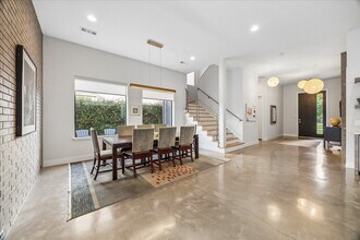 Building Photo - 4532 Sunburst St