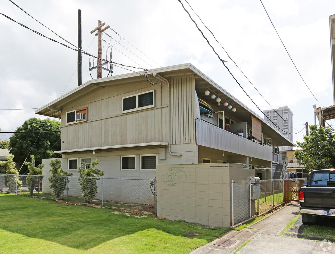 Building Photo - 767 Pumehana St