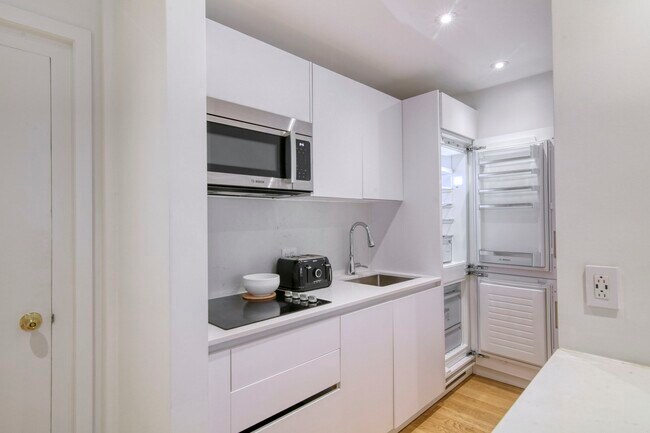 Building Photo - 3468 Rue Drummond