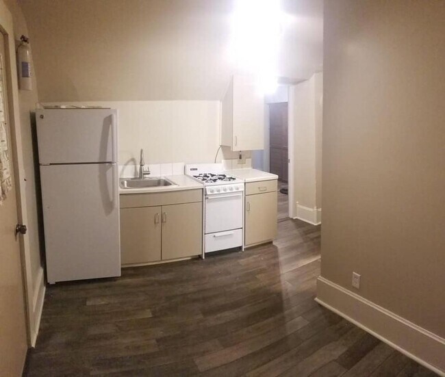 Foto del edificio - Large spacious 1 bedroom apartment near Vi...