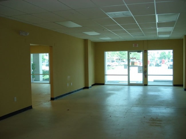 Building Photo - 160 Cypress point D105/106