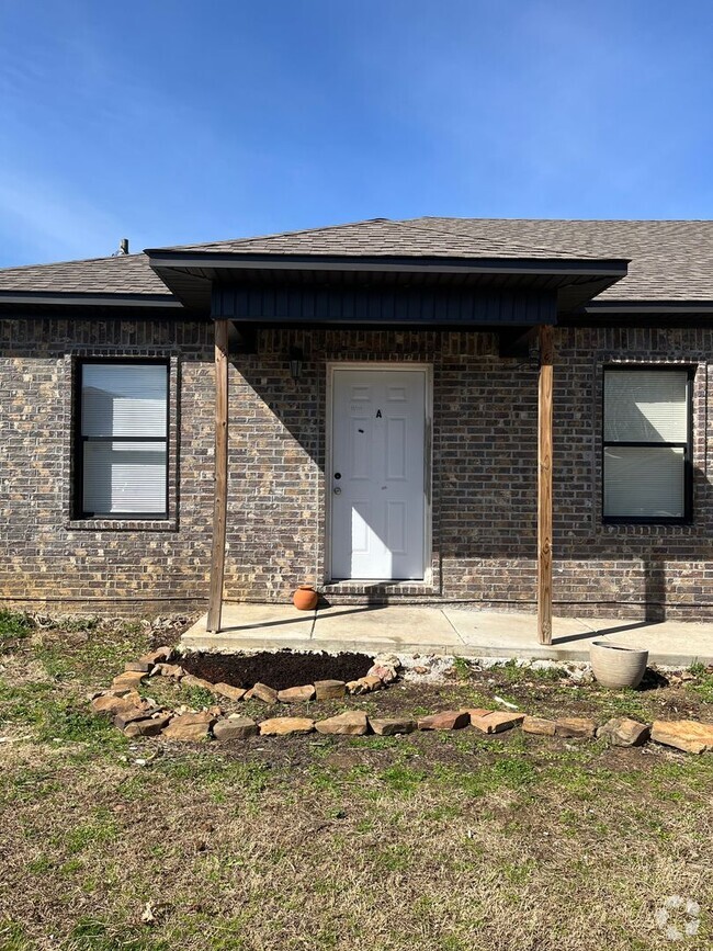Building Photo - 11700 La Estrada Dr
