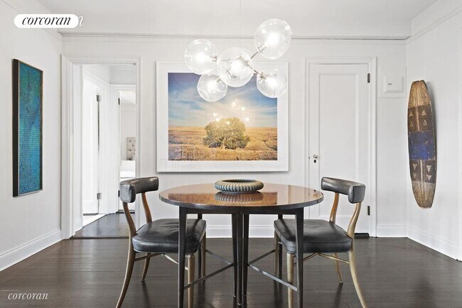 Foto del edificio - 302 W 12th St