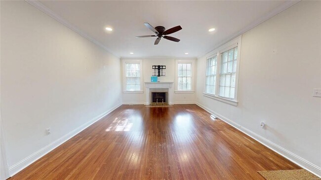 Foto del edificio - 345 Cloverdale Rd