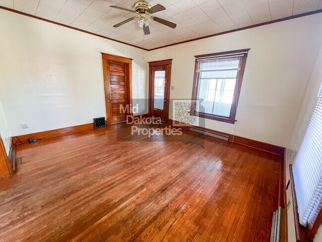 Foto del edificio - 933 E 5th-3 Bedroom House