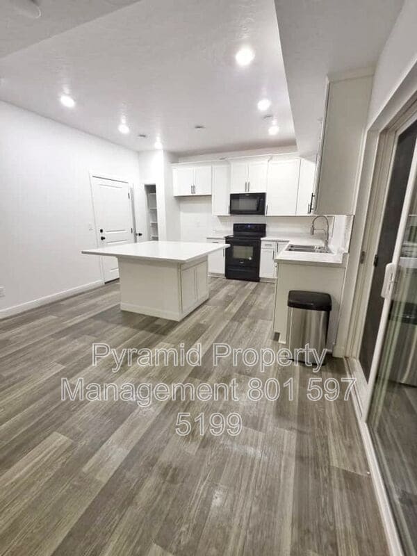 Foto del edificio - 103 E Brushy Canyon St