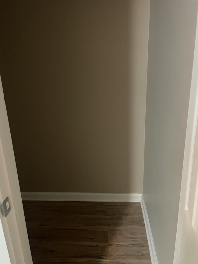 Armario del dormitorio 1 - 2409 Foxtrot Rd