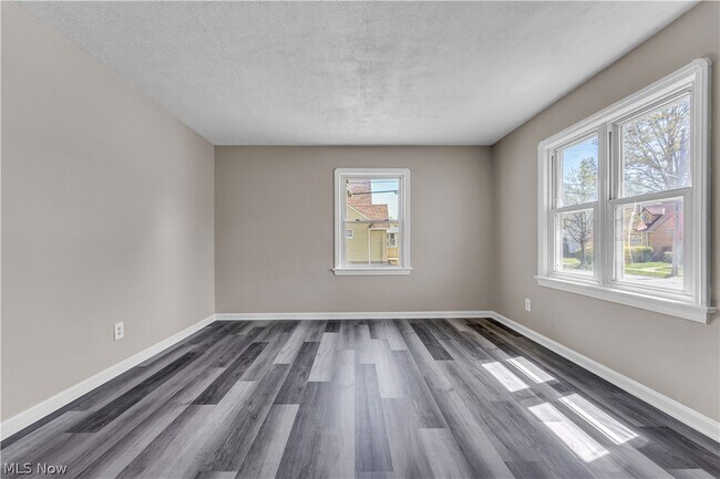 Foto del edificio - 13702 Wainstead Ave