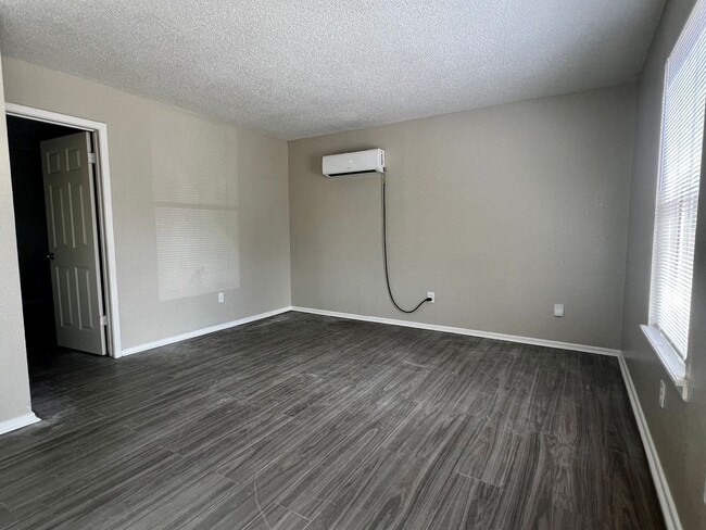 Building Photo - 2122 21st St