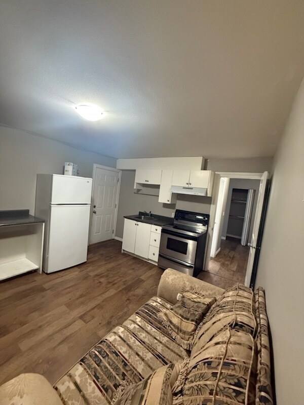 Photo du bâtiment - 8009 Melburn Dr