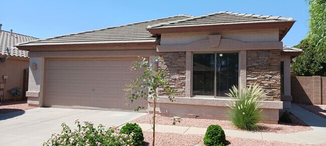 Foto del edificio - Warm, Inviting 3 Bed / 2 Bath Home in Surp...
