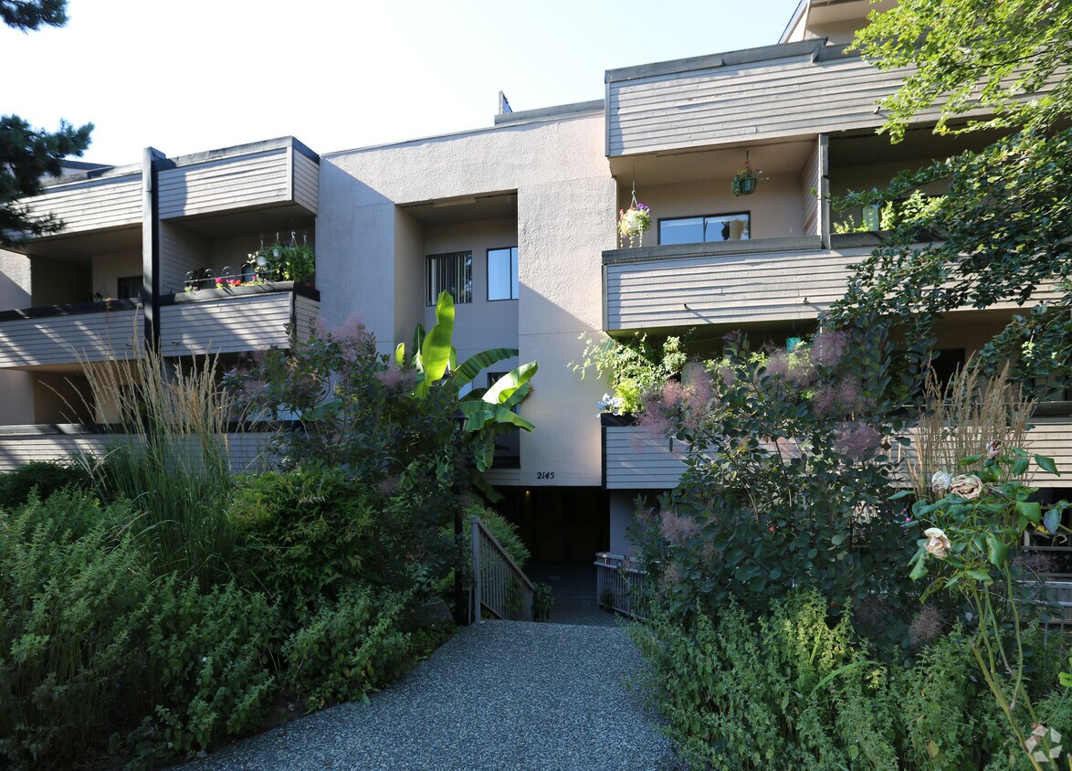 Building Photo - Yorkshire Apartments