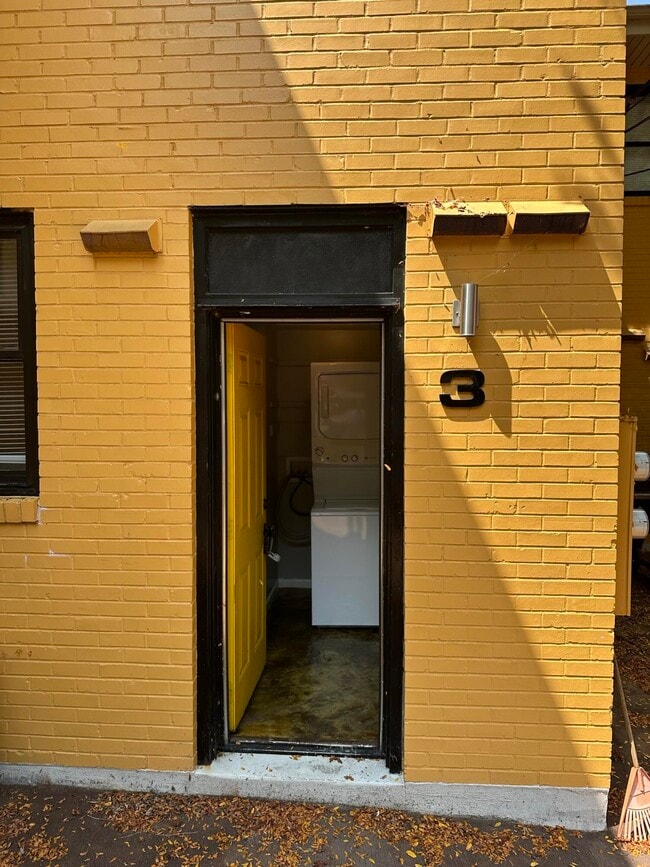 Foto del edificio - 703 Wilkinson Blvd