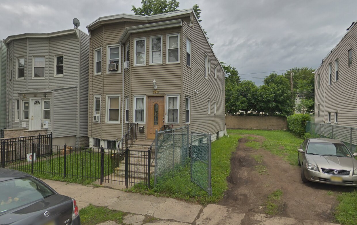 Front of House - 383 Amherst St