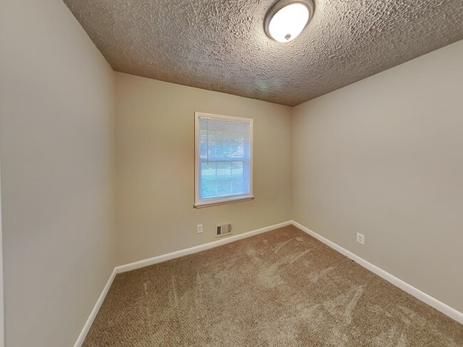Foto del edificio - 8050 Attleboro Dr