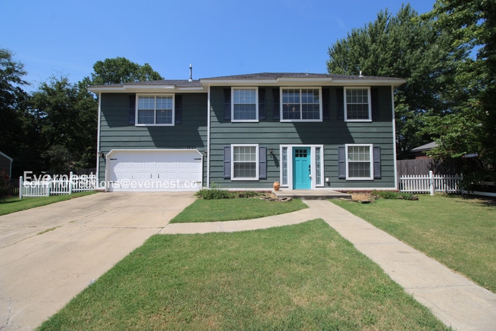 Primary Photo - 1604 S Kalanchoe Ave W