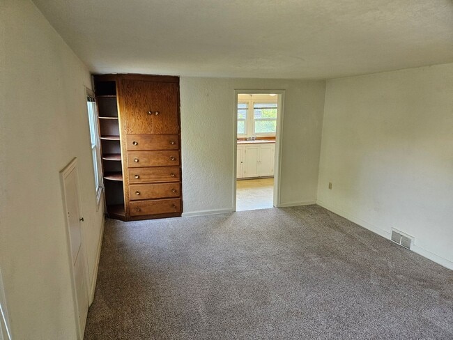 Building Photo - 1631li