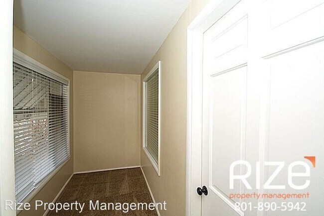 Foto del edificio - 3 br, 1 bath House - 2549 South Park St E