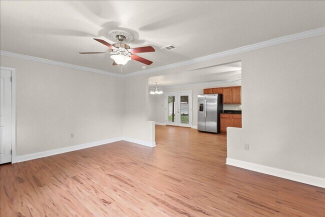 Foto del edificio - Completely Renovated 3 Bed 2 Bath home with HUGE fenced yard & shed