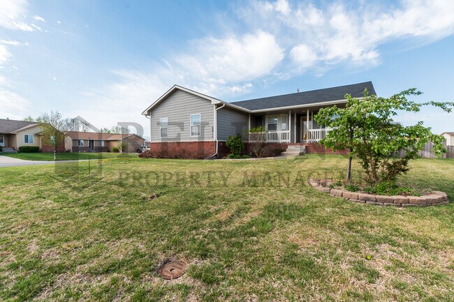Building Photo - 5911 Hartford Dr