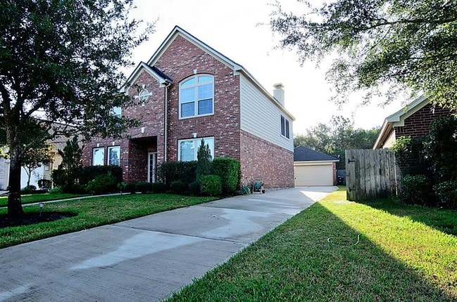 Building Photo - 20919 Field Manor Ln
