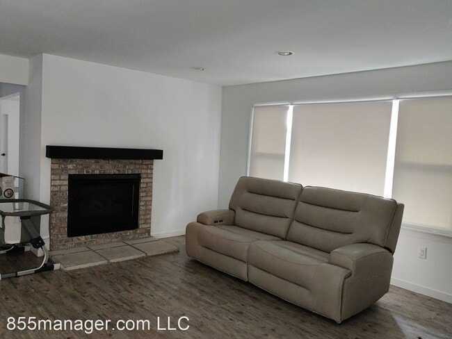 Building Photo - 3 br, 2 bath House - 4760 Forest Ave